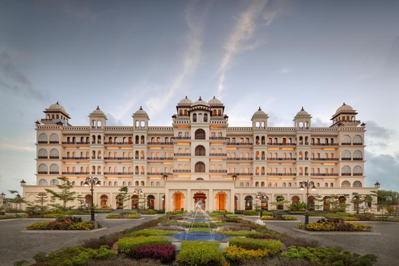 Uday Palace Navsari, A Member Of Radisson Individuals 외부 사진