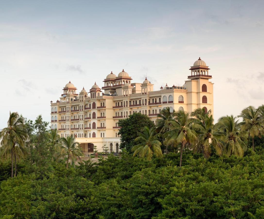 Uday Palace Navsari, A Member Of Radisson Individuals 외부 사진