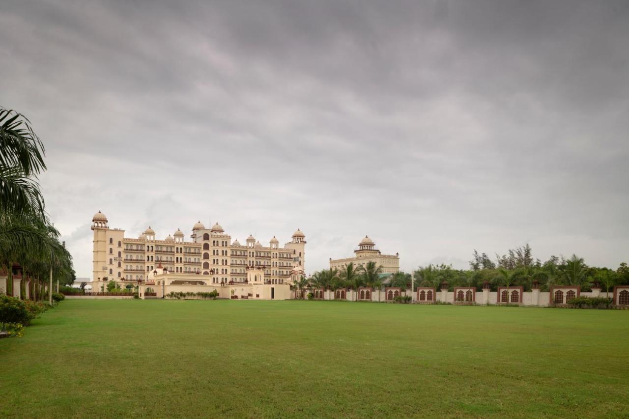 Uday Palace Navsari, A Member Of Radisson Individuals 외부 사진