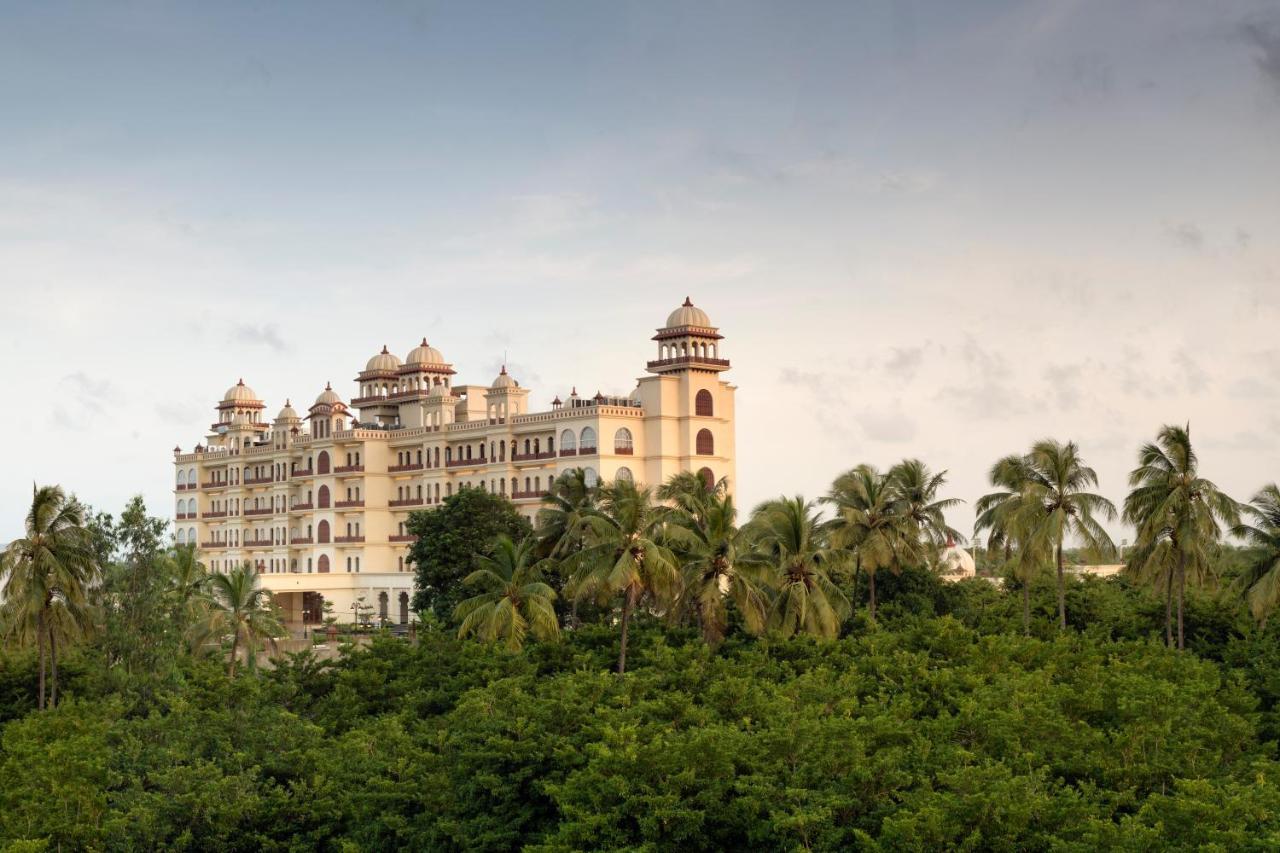 Uday Palace Navsari, A Member Of Radisson Individuals 외부 사진