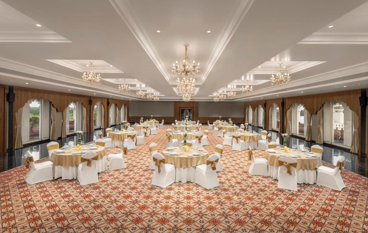 Uday Palace Navsari, A Member Of Radisson Individuals 외부 사진